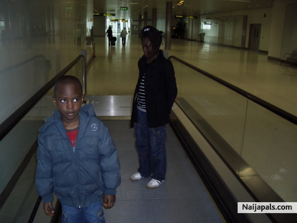 Spence at Dublin Airport - click for next photo