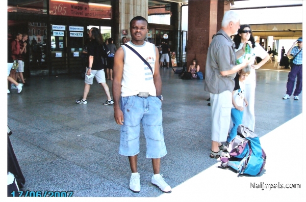  - click for next photo