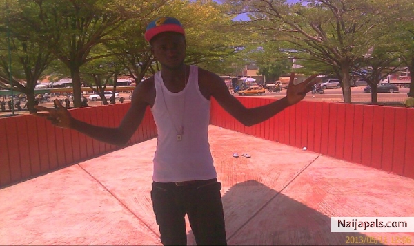 i' m an artist, a musician at music band - click for next photo