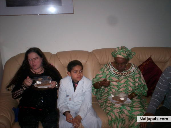 christmas at the house of sly izamoje in Amsterdam - click for next photo