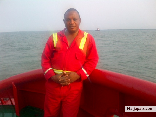 captain smart at sea - click for next photo