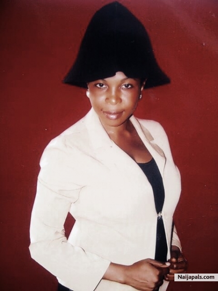Tolu Davies - click for next photo