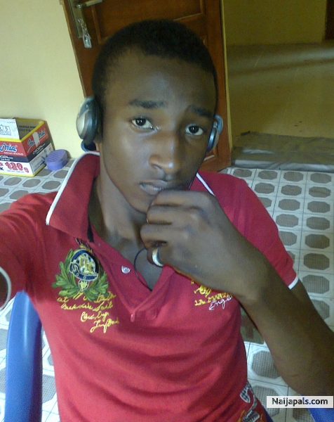 Lukin 4 d luv dats lost n air - click for next photo