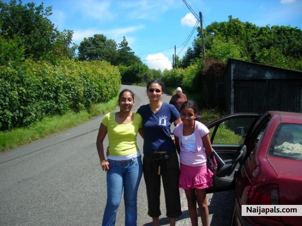 my lovely baby and sisters - click for next photo
