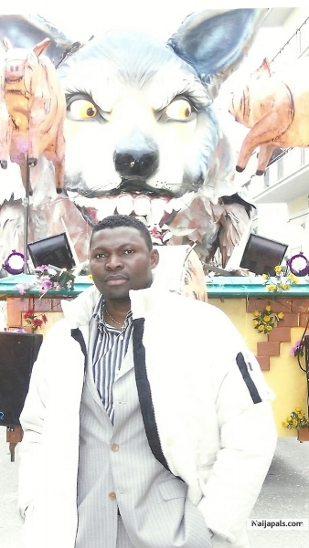  - click for next photo