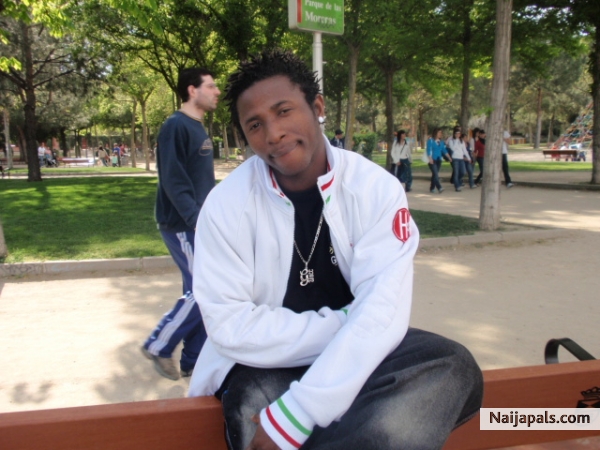CHILIN AT THE PARK, ITS SPRING!! - click for next photo