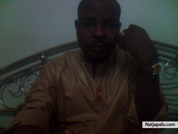 lanre chill in my hotel in bangladesh 2009 - click for next photo