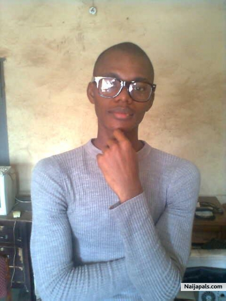 I'm 24karat H.O.T. Dashing, Soul-melting, Rib-cracking, Jaw-dropping, Eyes- popping Squezzillious guy... :-* LoL!! - click for next photo