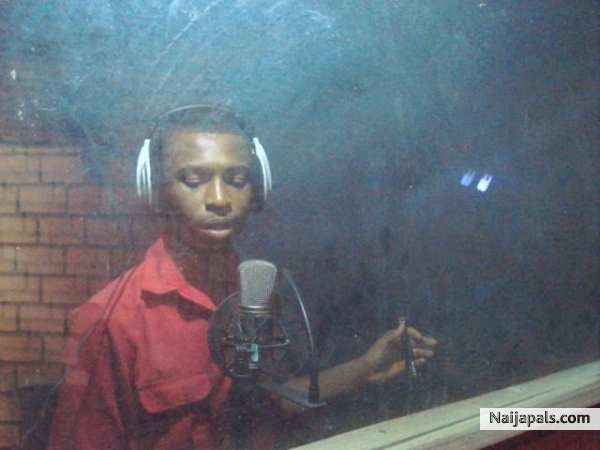 Just me doing ma thing - click for next photo