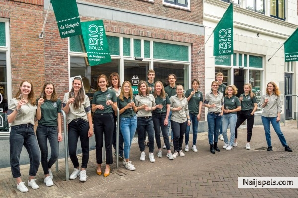 supported by biologische kwekerij de groene cirkel. Sponsor cost €35.25 cent per week! Rabobank, 0egstgeest - click for next photo