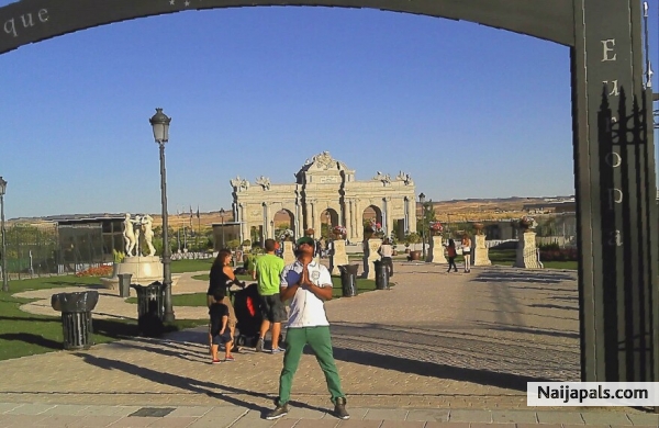  - click for next photo