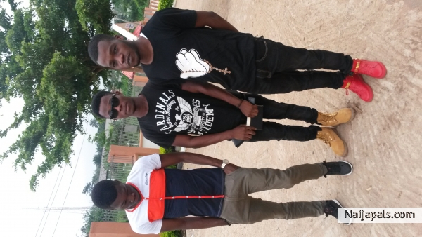 Emi ati awon goons - click for next photo
