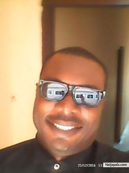 Larry De Psalmist - click for next photo