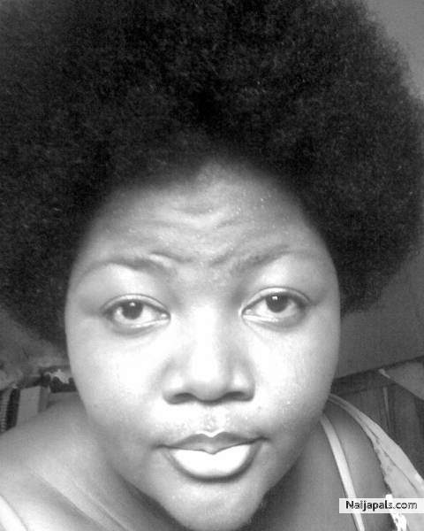 Afro lady - click for next photo
