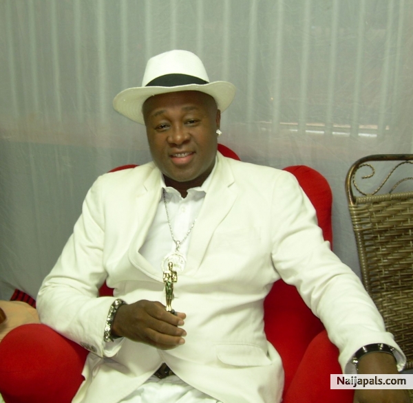 Bob Ejike Legend of the Art Laureate - click for next photo