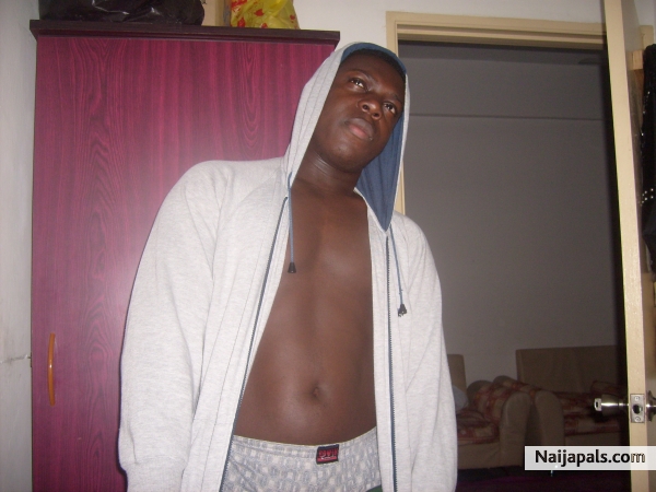 me chilling!!!! - click for next photo