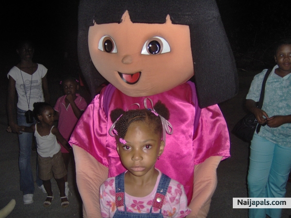 Kids loves Dora - click for next photo