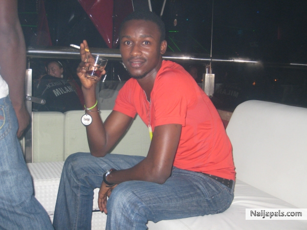 oya make una comment about the cigg - click for next photo