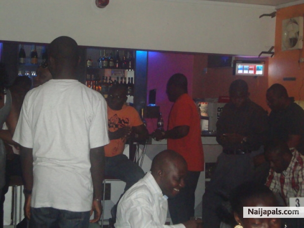 in da club....LA Cache Nite Club,GRA IKEJA - click for next photo