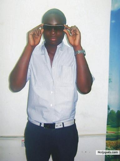 Am i cute enuf to date u? - click for next photo