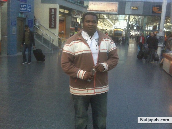 AM IN MANCHESTER, FOR THE AY SHOW LIVE............... - click for next photo