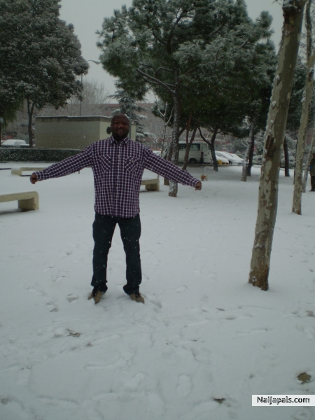 snow play - click for next photo