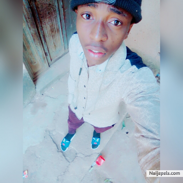 Selfie king 👑 - click for next photo
