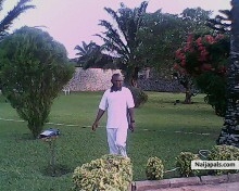 IN THE GARDEN. - click for next photo