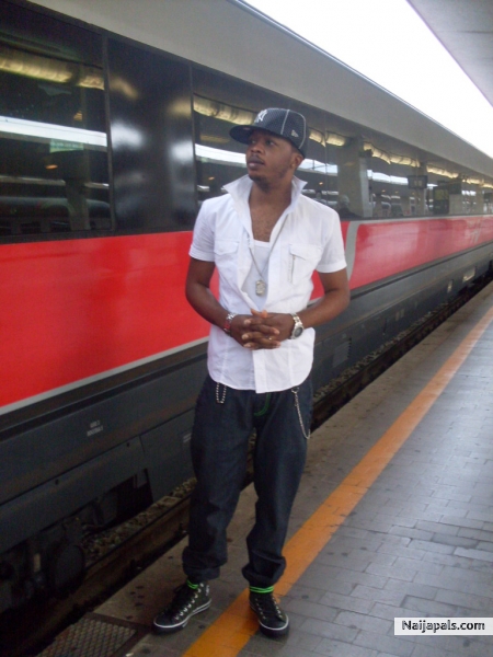 WAITNG 4 TRAIN - click for next photo