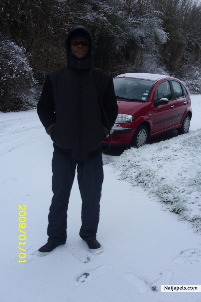 left out in the snow,maybe i think its lovely - click for next photo
