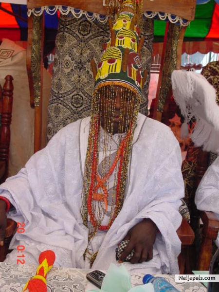 HRM Oba Omola A - click for next photo