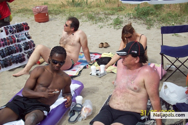 IN DA BEACH - click for next photo