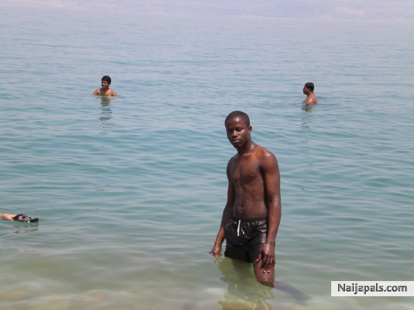 INSIDE THE DEAD SEA - click for next photo