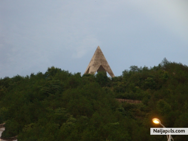  - click for next photo