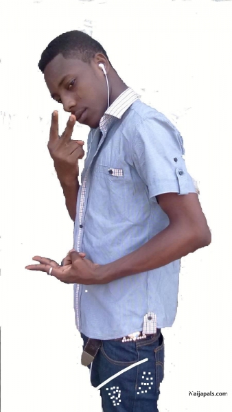 Emi Noni - click for next photo