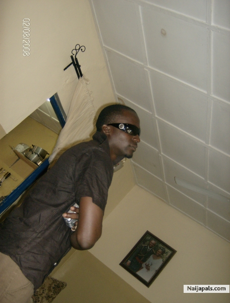 dnt mind the pots oooohhhh. - click for next photo