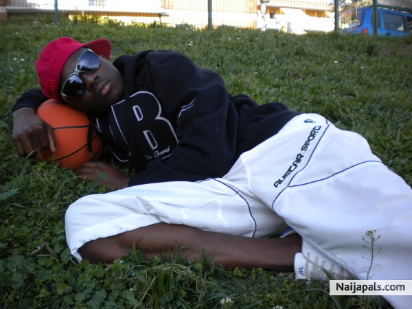 anti-ordinary Negro - click for next photo