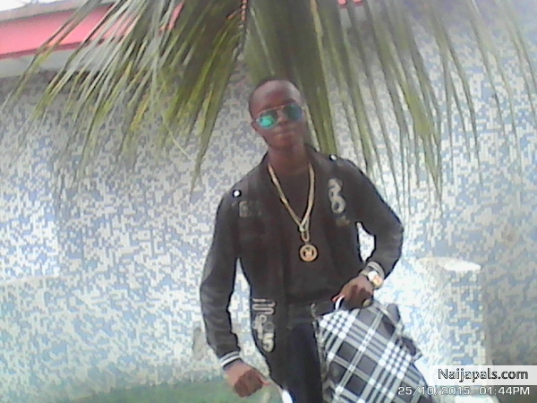 wizglazy in Embel hotel - click for next photo