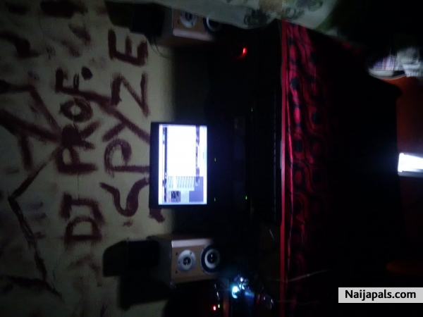 Dj Prof.Spyze - click for next photo