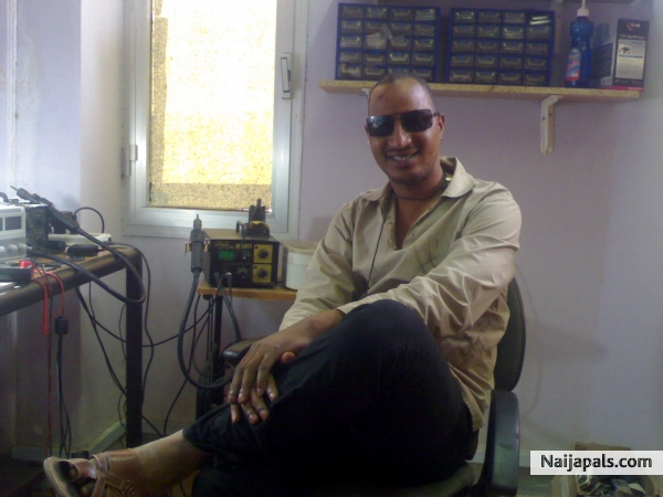 NO ME NA GOD - click for next photo
