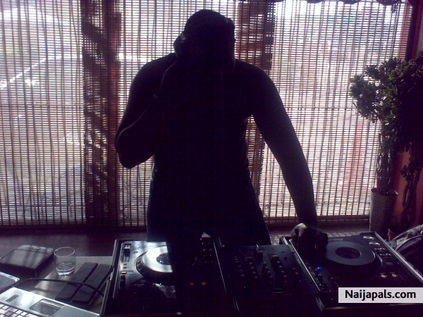 on d wheels of steel......... - click for next photo