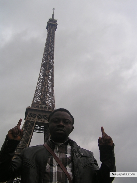 paris towel eiffel - click for next photo