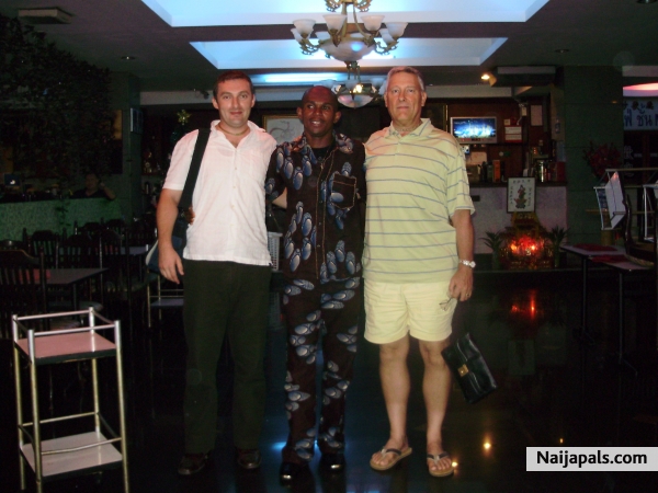 With American Visitors in my hotel - click for next photo