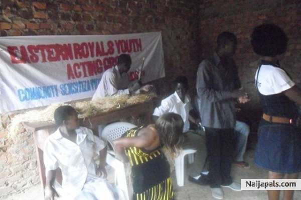 eastern royals actinggroup members durring reheasals - click for next photo
