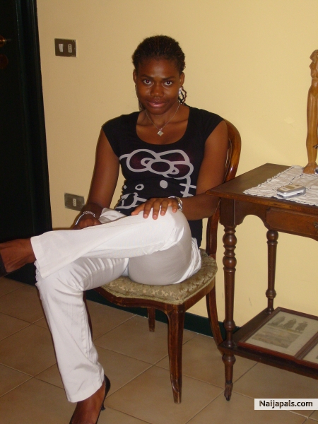 sitt' n......... - click for next photo