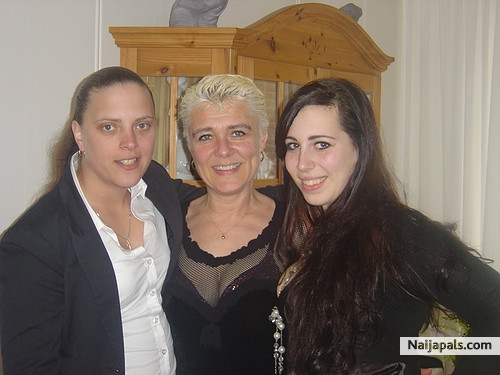 Linda, Me and Roxanne my beautifull daughter - click for next photo
