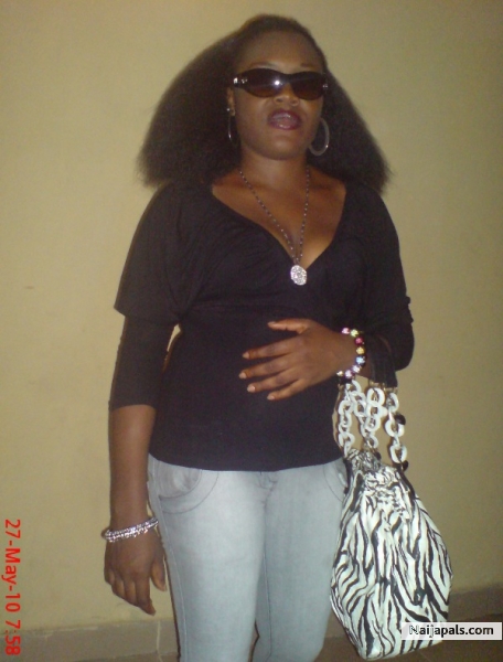guccilady3 - click for next photo