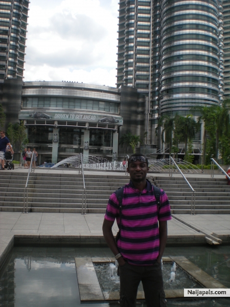 Twin towers Kuala lumpur - click for next photo