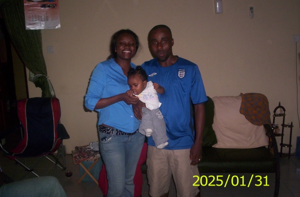 Luvly family tie, isn' t it - click for next photo