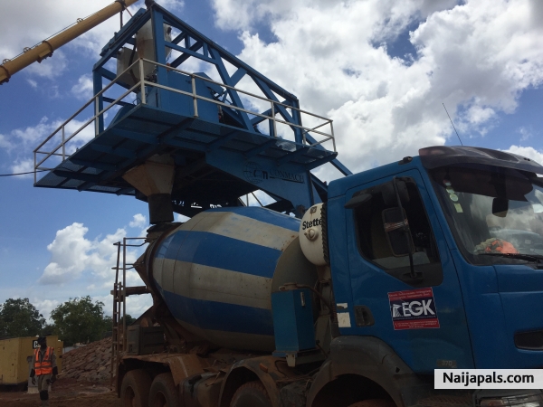 Conmach MobKing-60 Mobile Concrete Batching Plant Can Produce 50 M³ / Hour Of Ready Mix Concrete. This Concrete Batching Plant Has A 1.500/1.000 L Single-Shaft Mixer, An Aggregate Bunker With 4 Bins, Each Bin Of Which Holds 10 M³ Of Aggregate Material. 75-Ton Cement Silo Is Recommended In This Concrete Batching Plant. - click for next photo